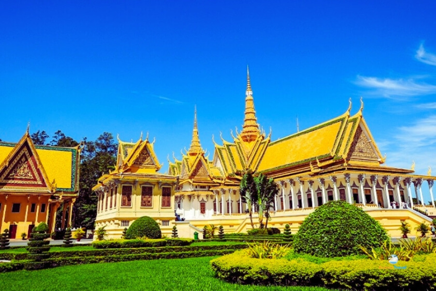 Royal Palace Phnom Penh Cambodia with golden roofs – Auasia Travel